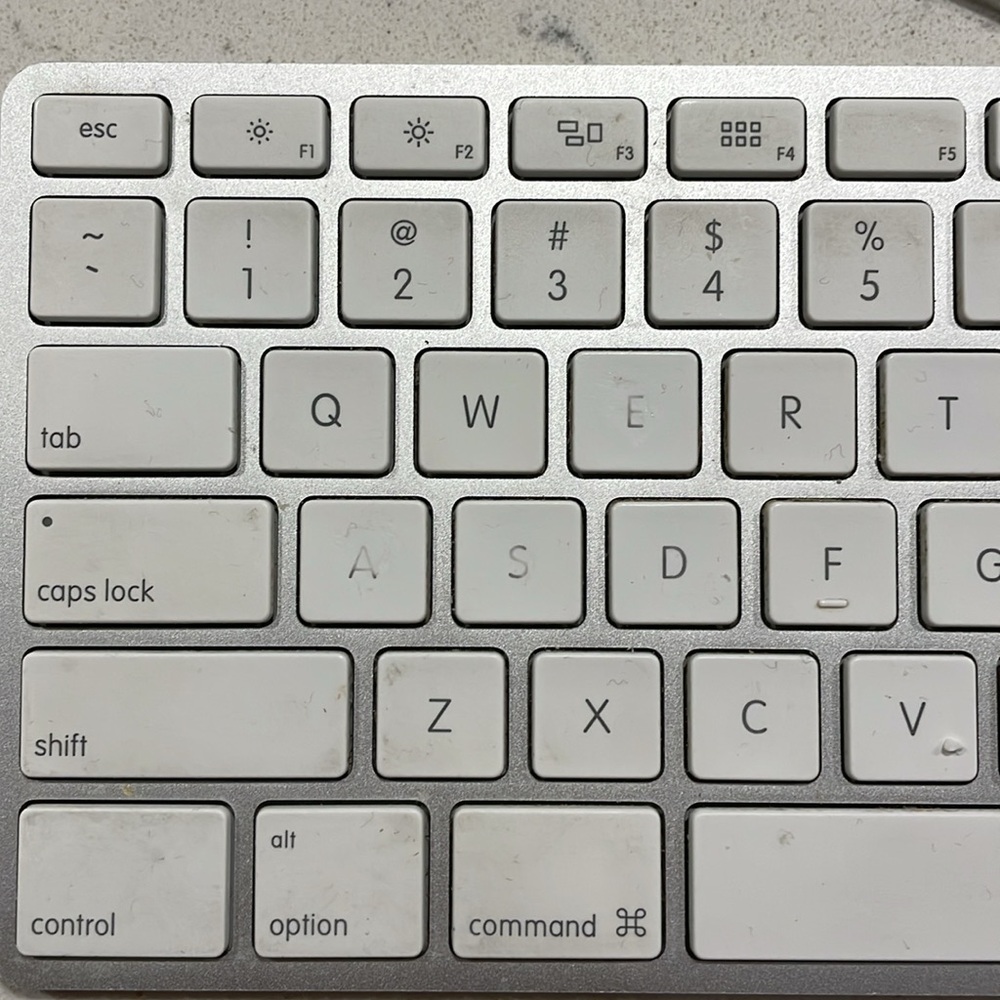 Wired Apple Keyboard with numeric pad - Picture 2 of 10